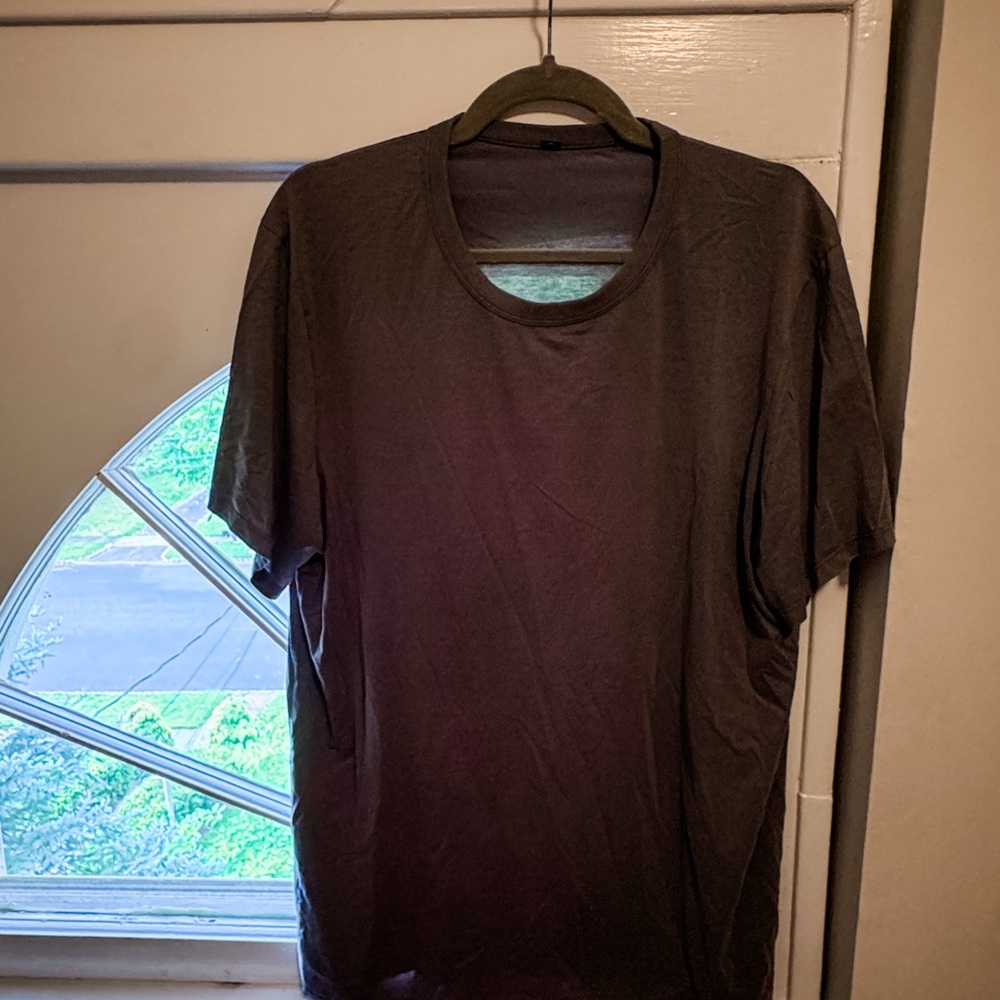 Lululemon men’s Zeroed-In short sleeve shirt in dark grey